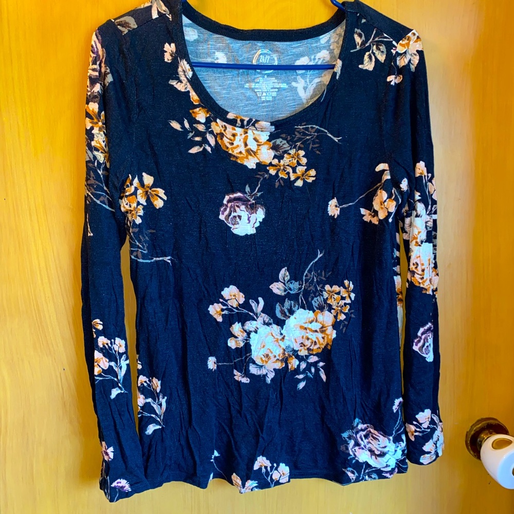 SOLD Maurice’s top